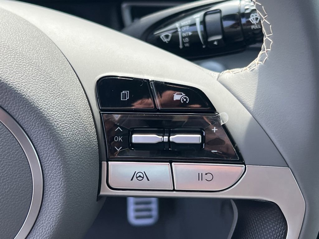 Certified 2025 Hyundai Elantra SEL image 25