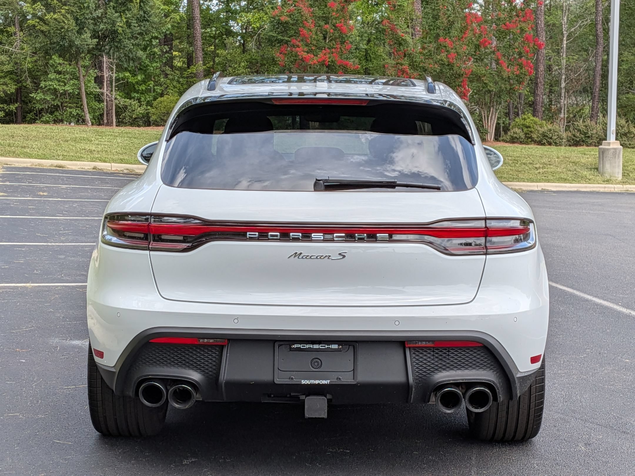 Certified 2025 Porsche Macan S AWD/4WD image 28