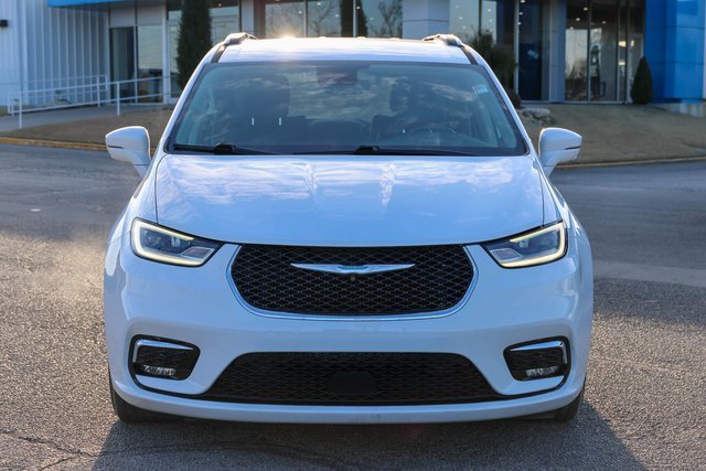 Used 2021 Chrysler Pacifica Touring-L image 2