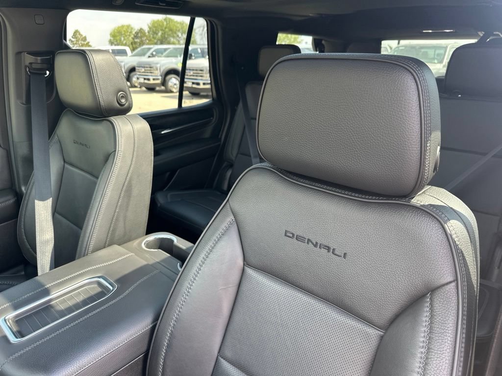 Used 2022 GMC Yukon Denali AWD/4WD image 16