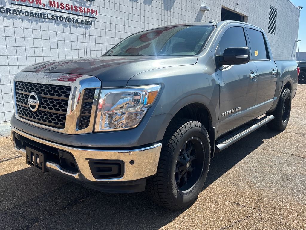 Used 2018 Nissan Titan SV w/ SV Convenience Package RWD image 1