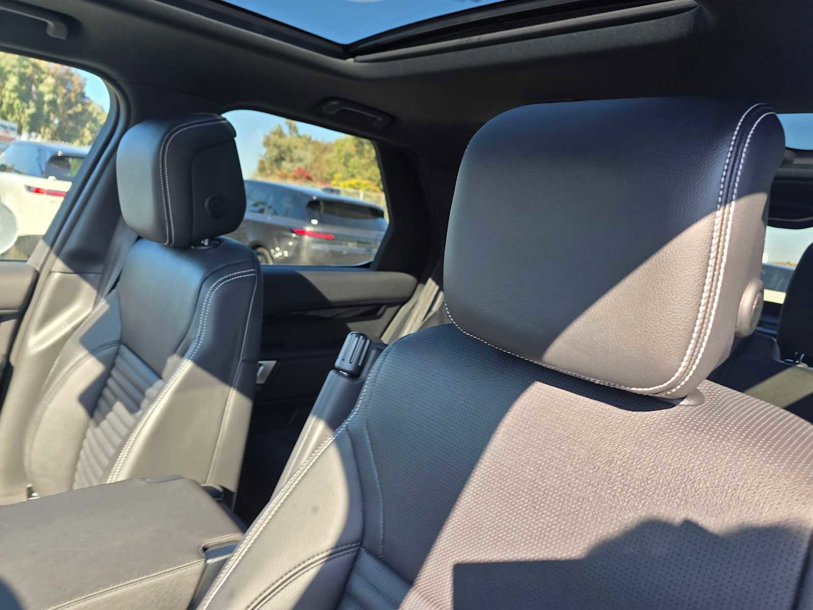 New 2025 Land Rover Discovery S image 26