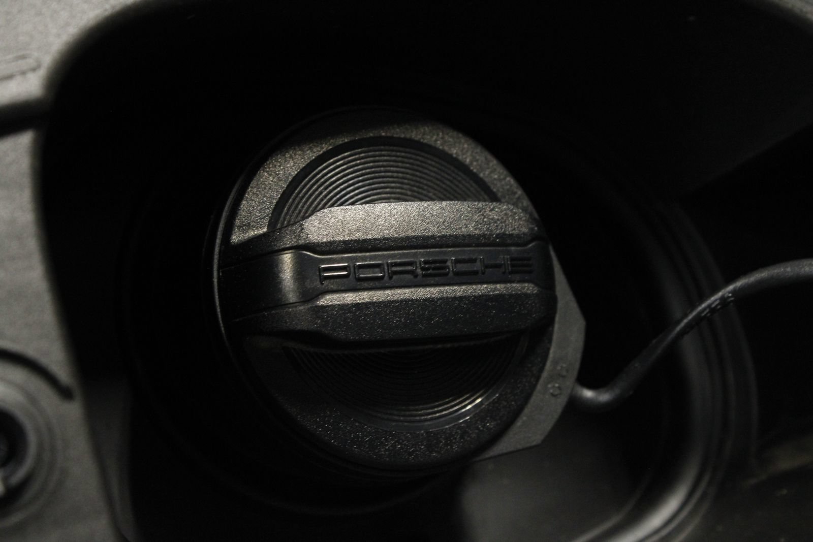 Certified 2025 Porsche Macan AWD/4WD image 35