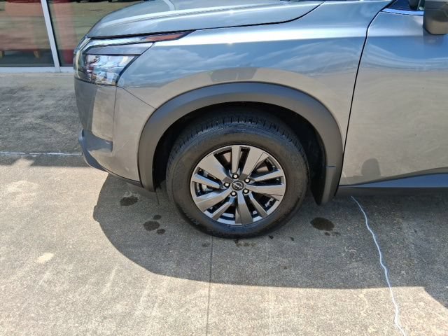 Certified 2025 Nissan Pathfinder SV w/ SV Premium Package FWD image 5