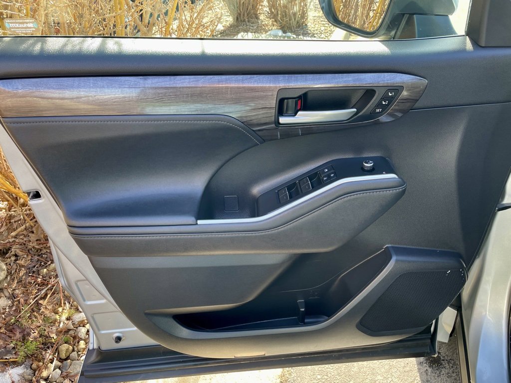 Used 2021 Toyota Highlander Platinum image 28