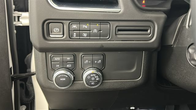 Used 2023 GMC Yukon SLT w/ SLT Luxury Package AWD/4WD image 19