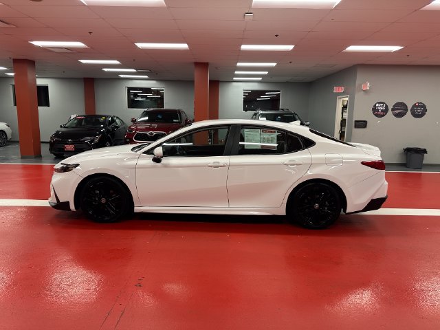 Used 2025 Toyota Camry SE FWD image 6