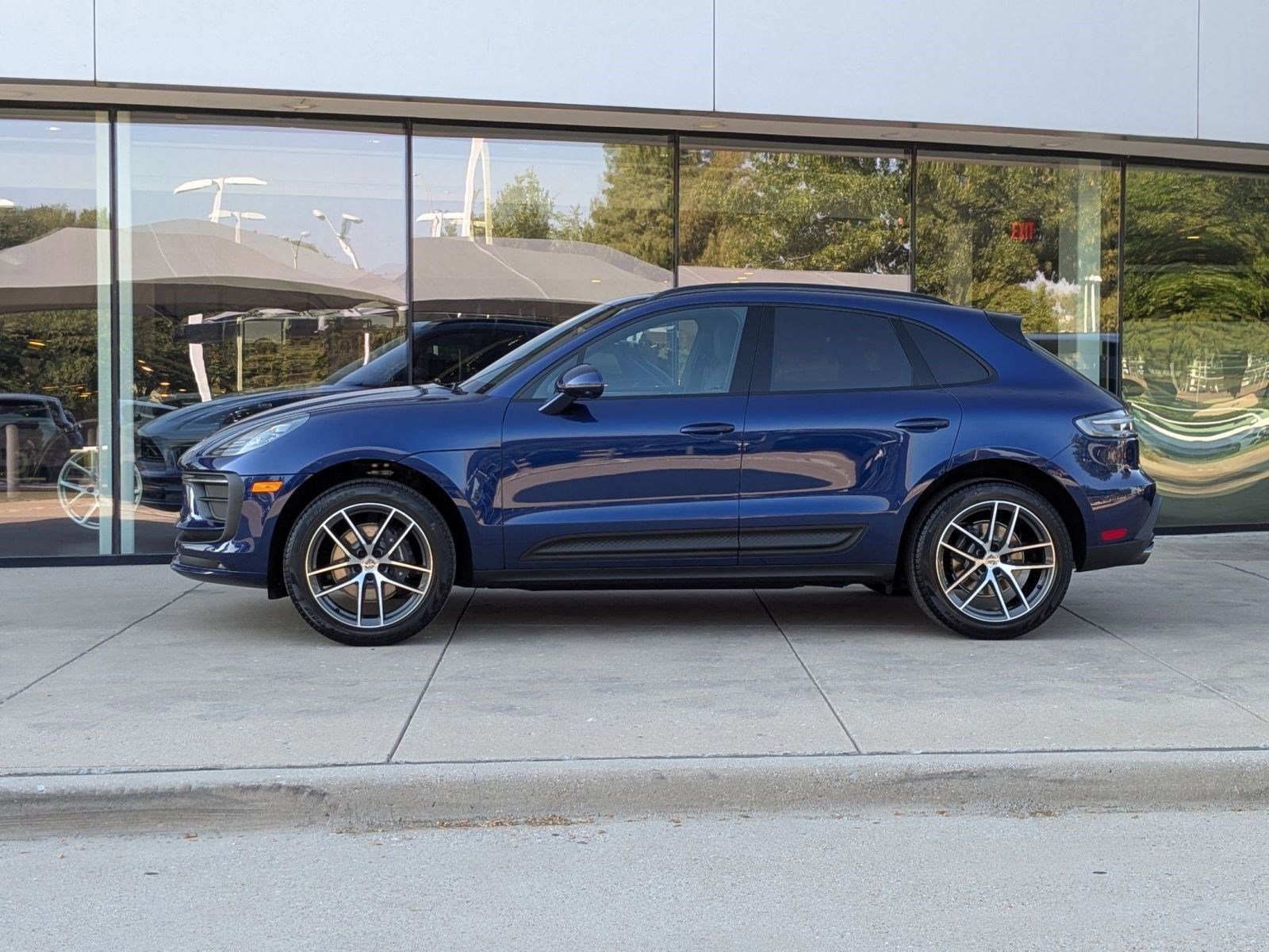 Certified 2026 Porsche Macan AWD/4WD image 2