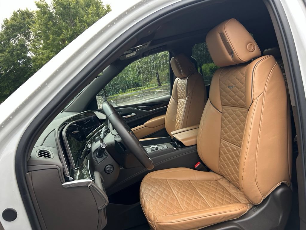 Used 2024 Cadillac Escalade Sport AWD/4WD image 38