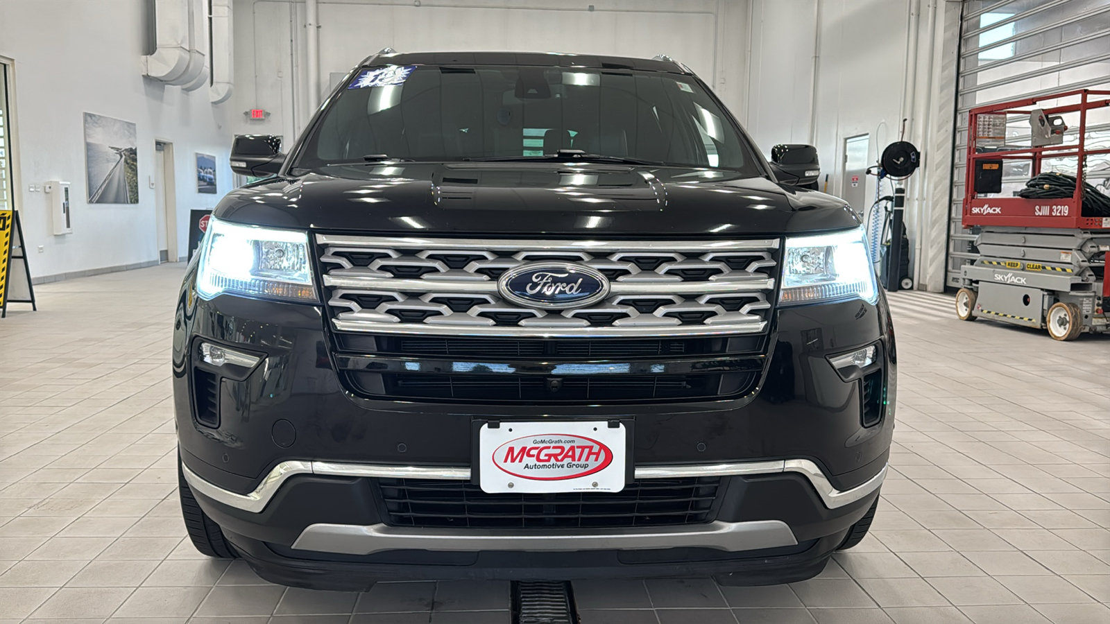 Used 2018 Ford Explorer Limited w/ Equipment Group 301A AWD/4WD image 10