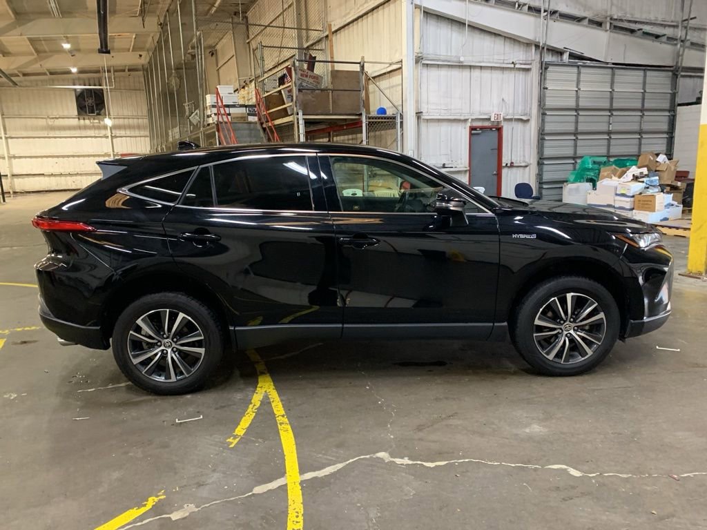 Used 2021 Toyota Venza LE image 9