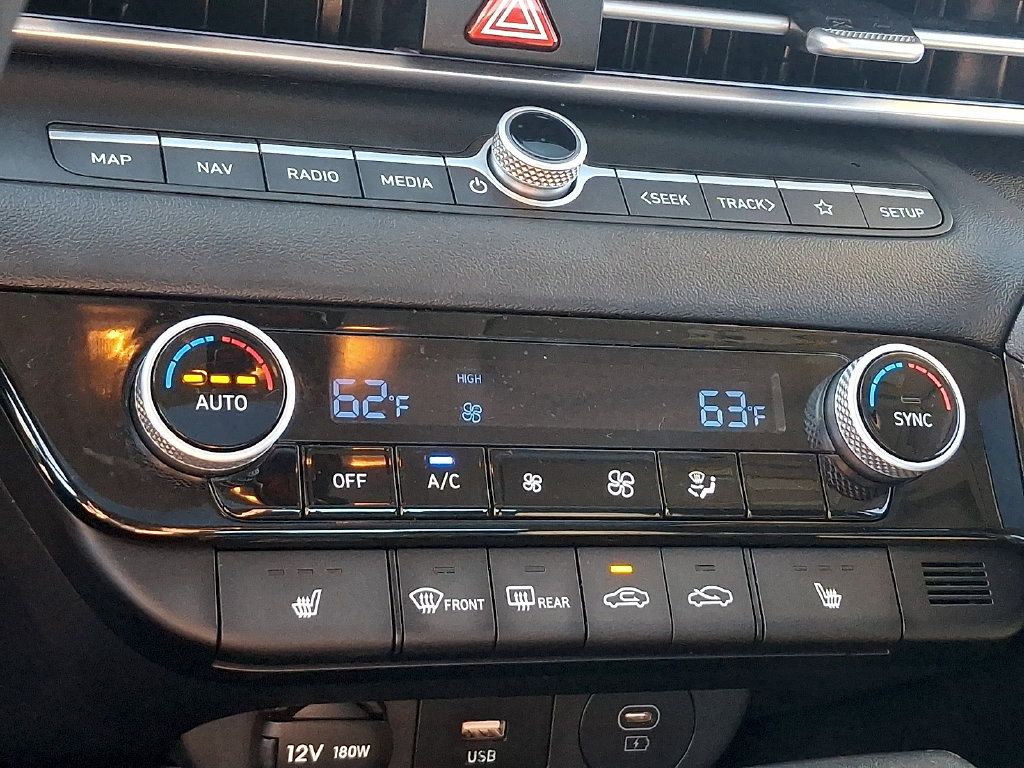 Used 2025 Hyundai Elantra SEL FWD image 16