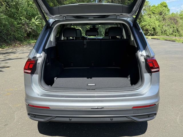 Used 2022 Volkswagen Tiguan SE w/ Panoramic Sunroof Package AWD/4WD image 12