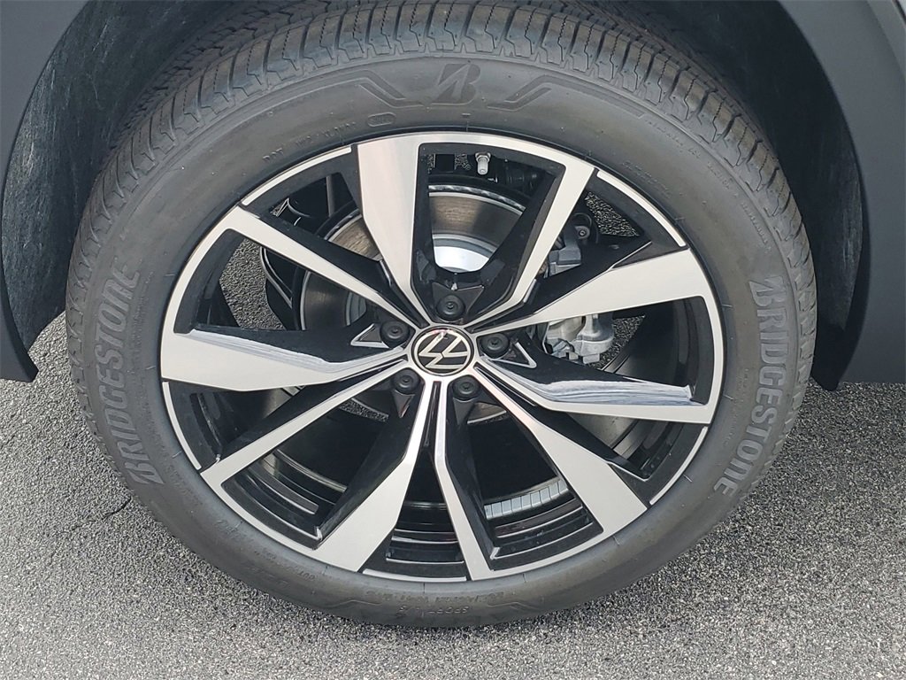 New 2026 Volkswagen Atlas Cross Sport SEL Premium R-Line image 7