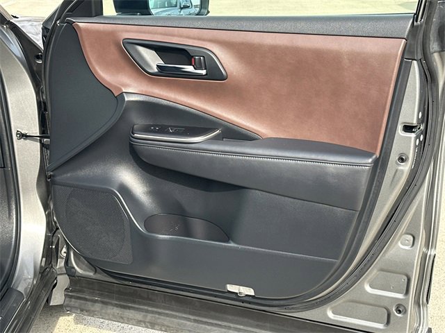 Used 2023 Toyota Crown Limited image 13