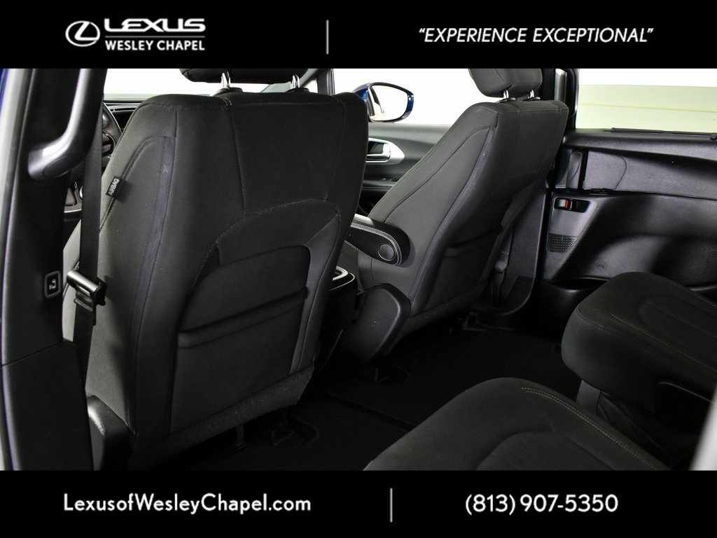 Used 2020 Chrysler Pacifica Touring w/ S Appearance Package image 20
