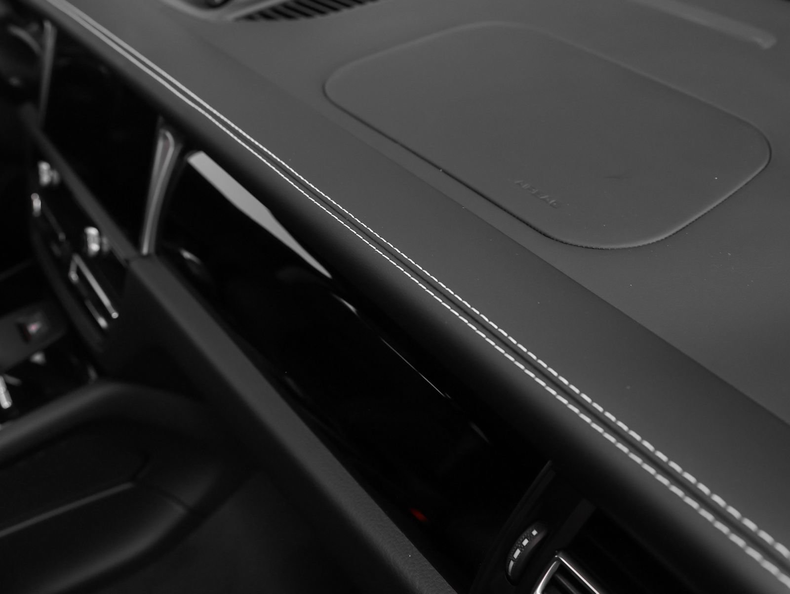 New 2026 Porsche Macan Turbo AWD/4WD image 26