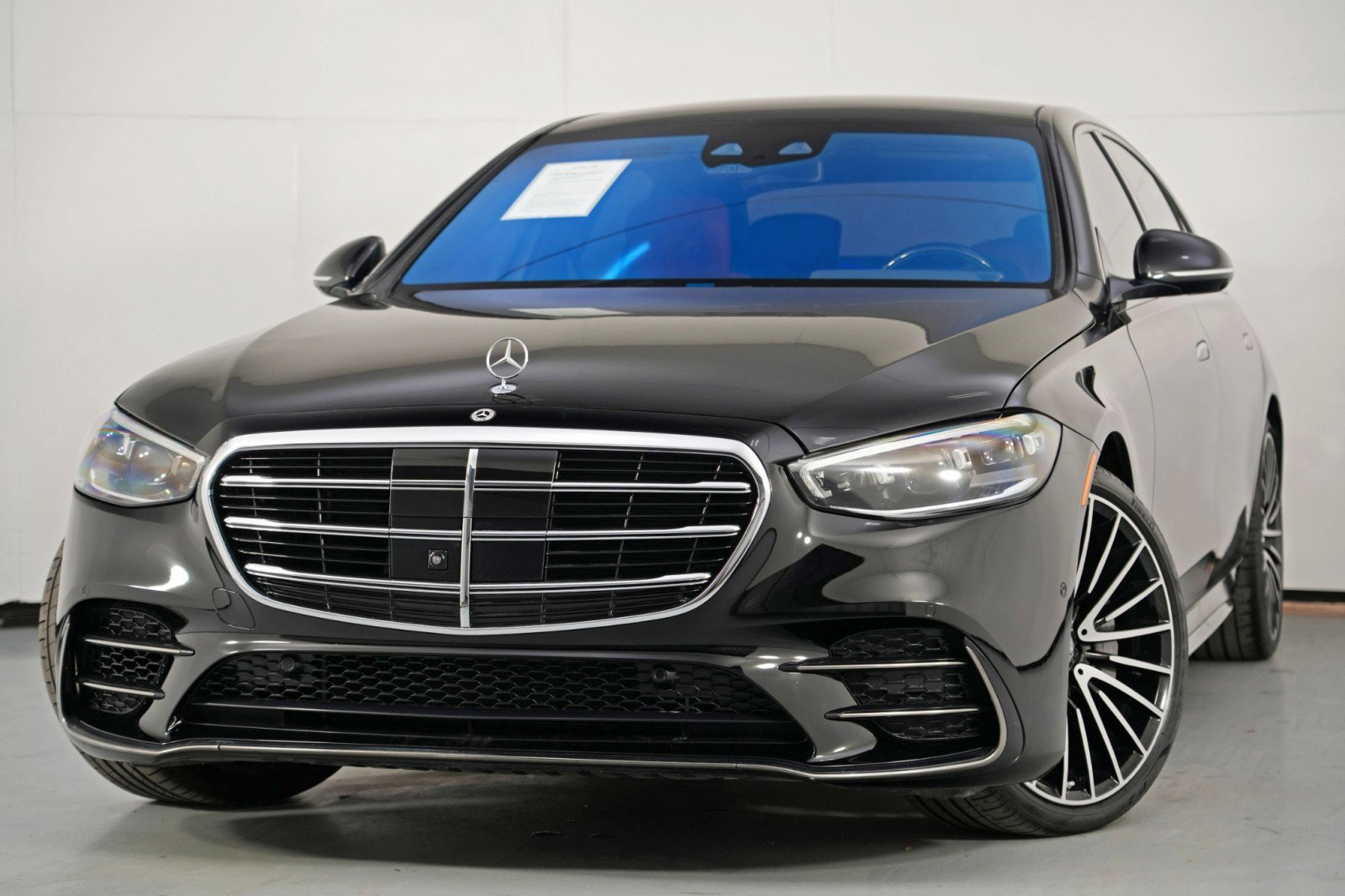 Used 2023 Mercedes-Benz S 580 4MATIC Sedan image 3