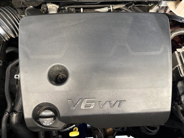 Used 2023 Chevrolet Traverse RS image 33