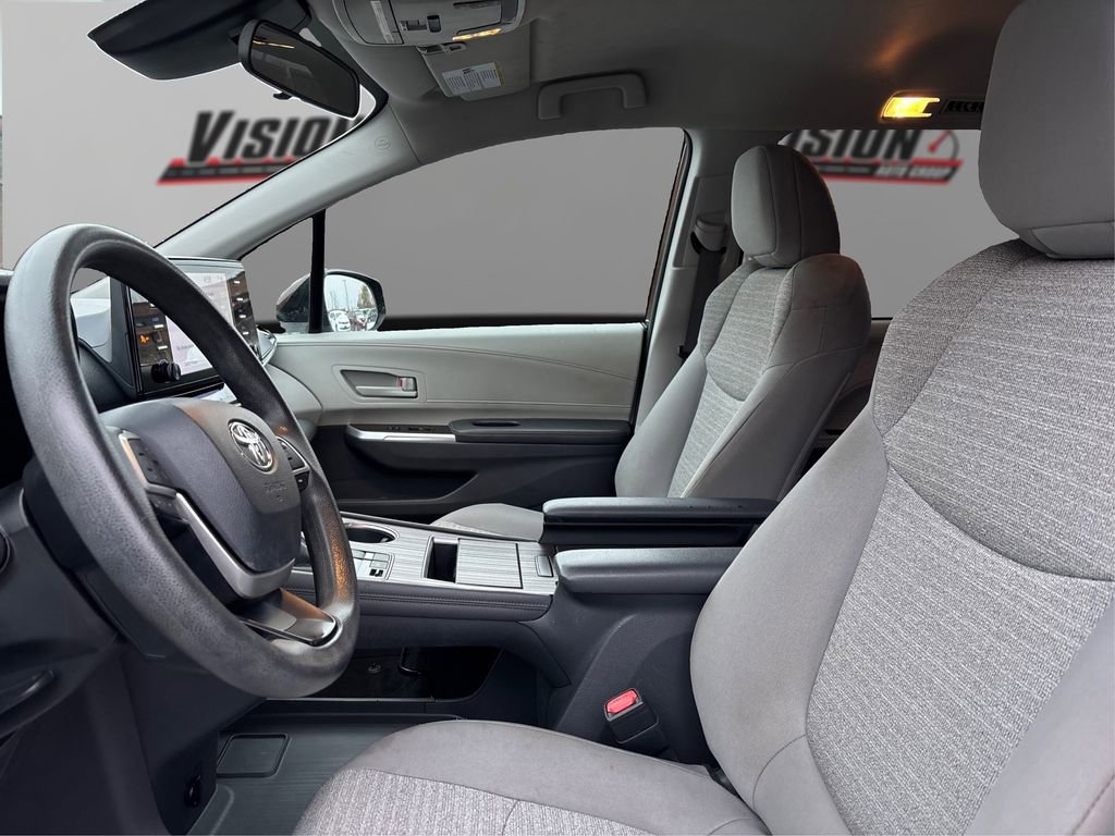Used 2021 Toyota Sienna LE image 9