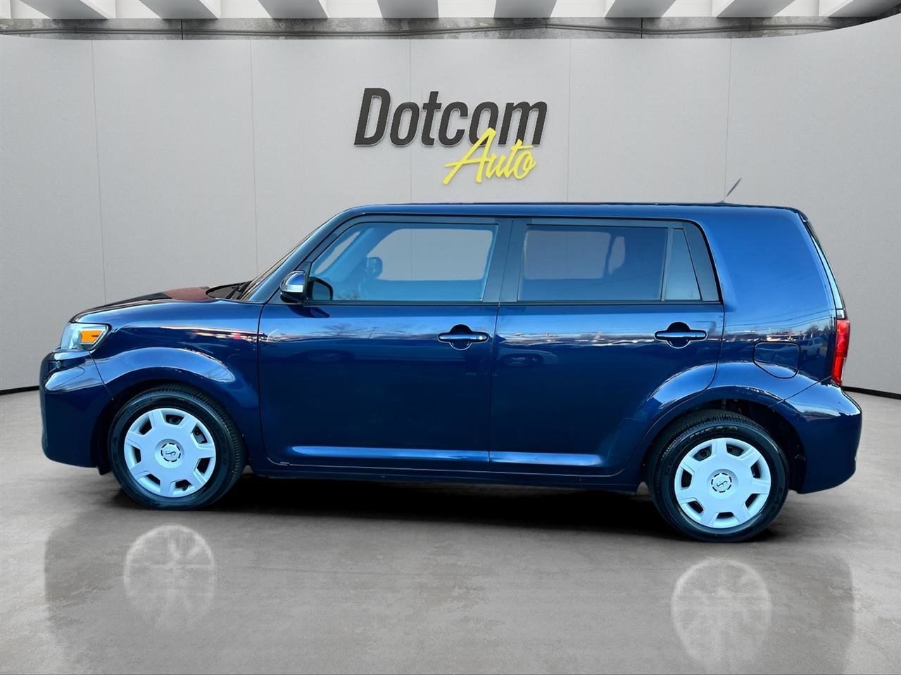 Used 2014 Scion xB image 2