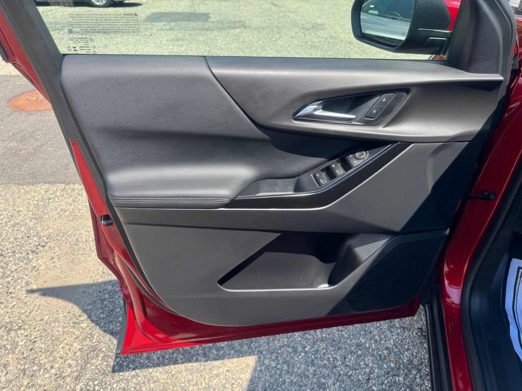Used 2026 Chevrolet Equinox LT FWD image 8