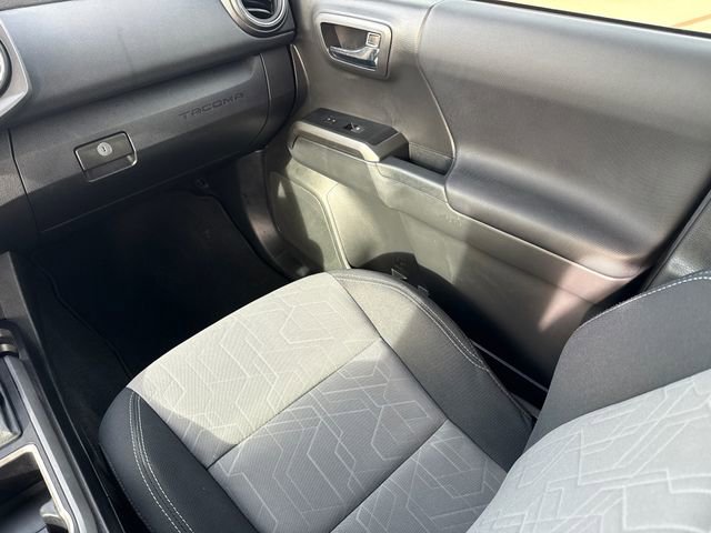 Used 2022 Toyota Tacoma TRD Sport w/ Technology Package image 15