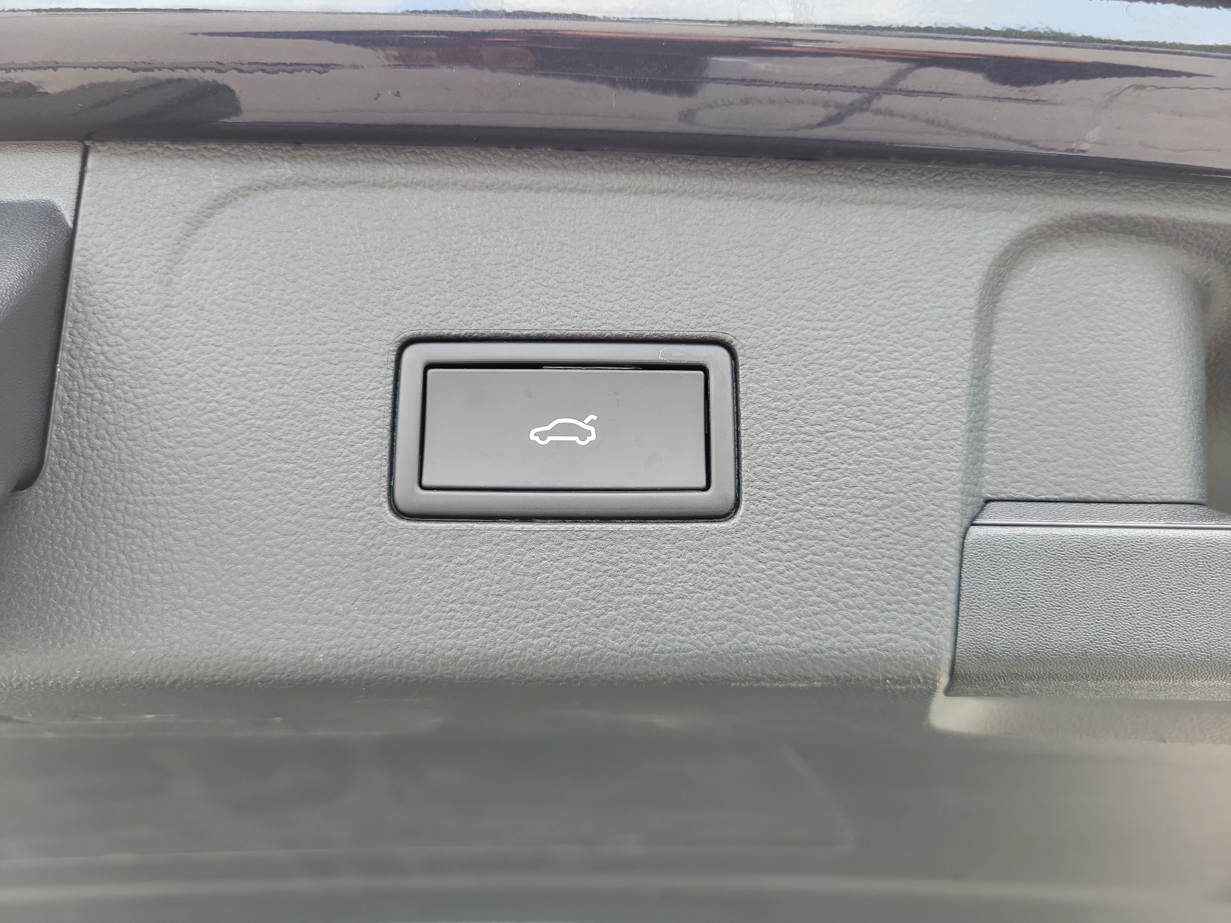 Used 2025 Volkswagen Atlas SE FWD image 17