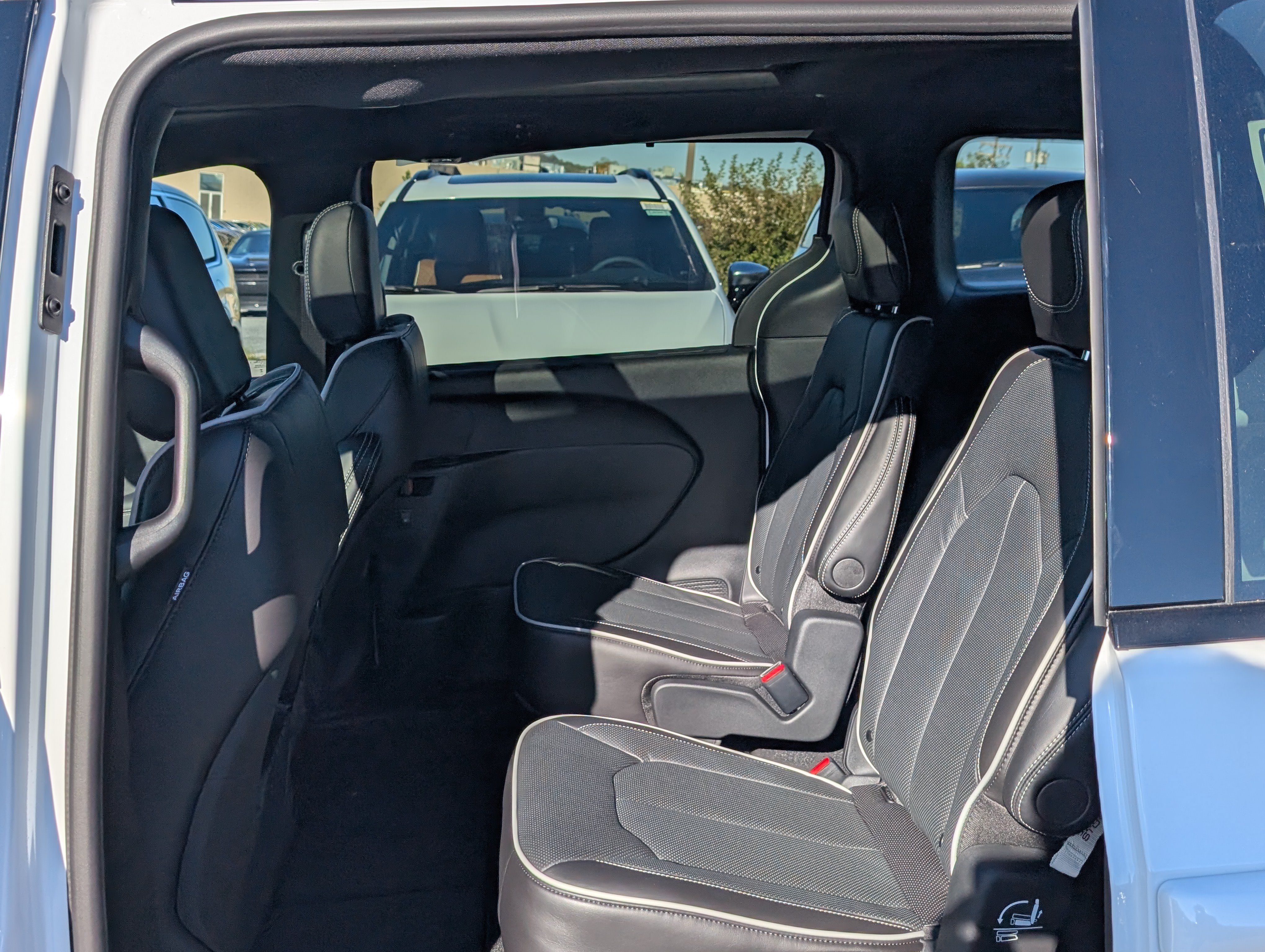 New 2026 Chrysler Pacifica Limited w/ S Appearance Package AWD/4WD image 15