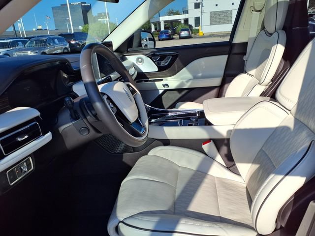 Certified 2023 Lincoln Aviator Black Label w/ Jet Package AWD/4WD image 4