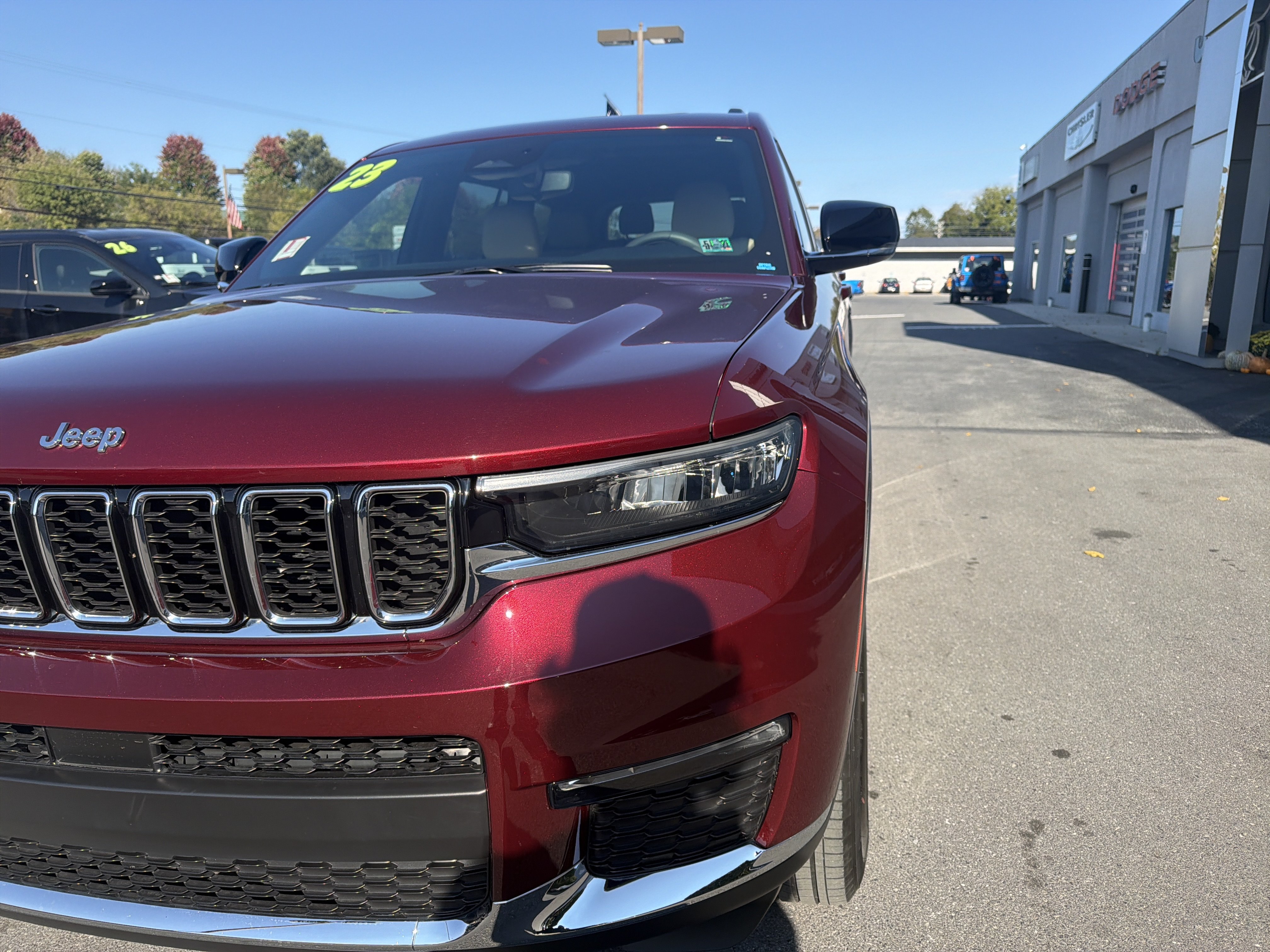 Used 2023 Jeep Grand Cherokee L Limited AWD/4WD image 10
