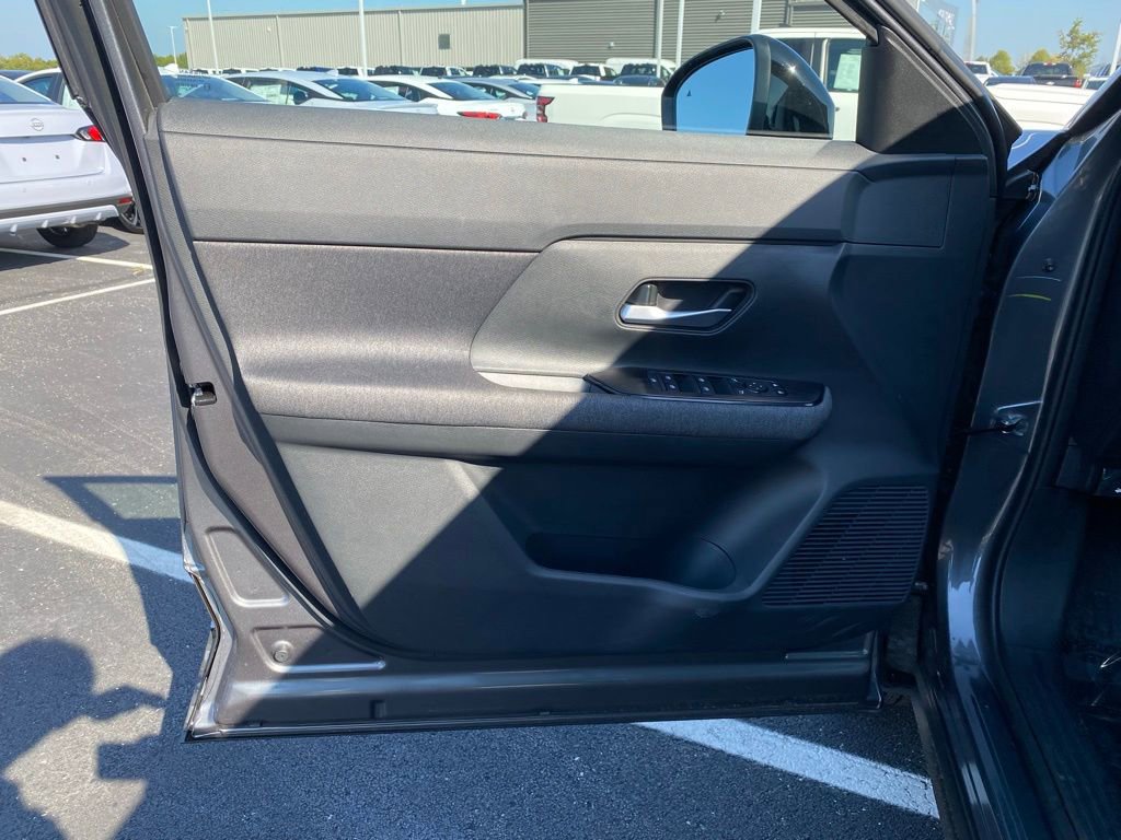 New 2026 Nissan Kicks SV image 12