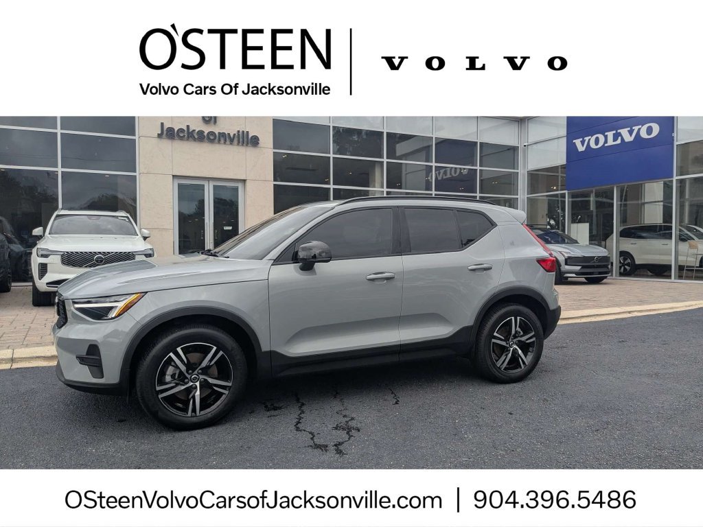 Used 2026 Volvo XC40 B5 Core w/ Climate Package AWD/4WD image 1