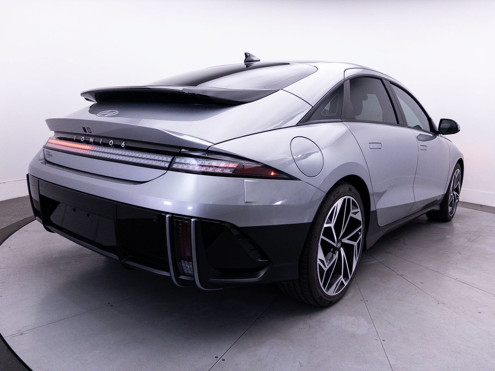 Used 2023 Hyundai Ioniq 6 SEL RWD image 17
