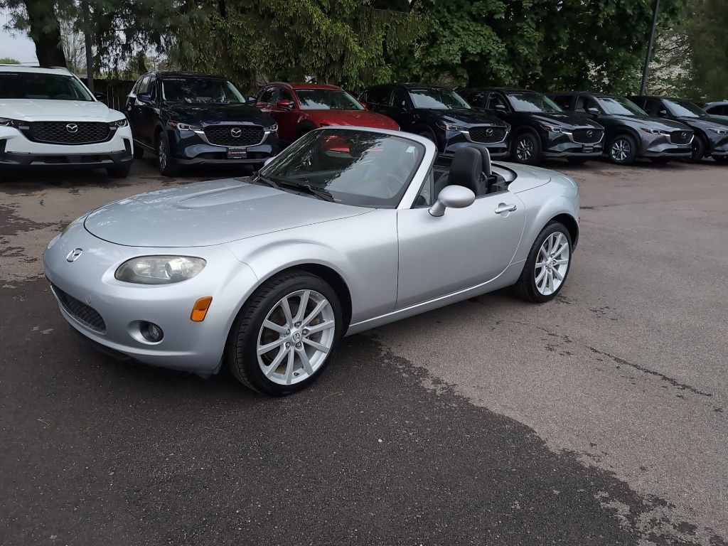 Used 2008 MAZDA MX-5 Miata Grand Touring w/ Premium Pkg RWD image 1