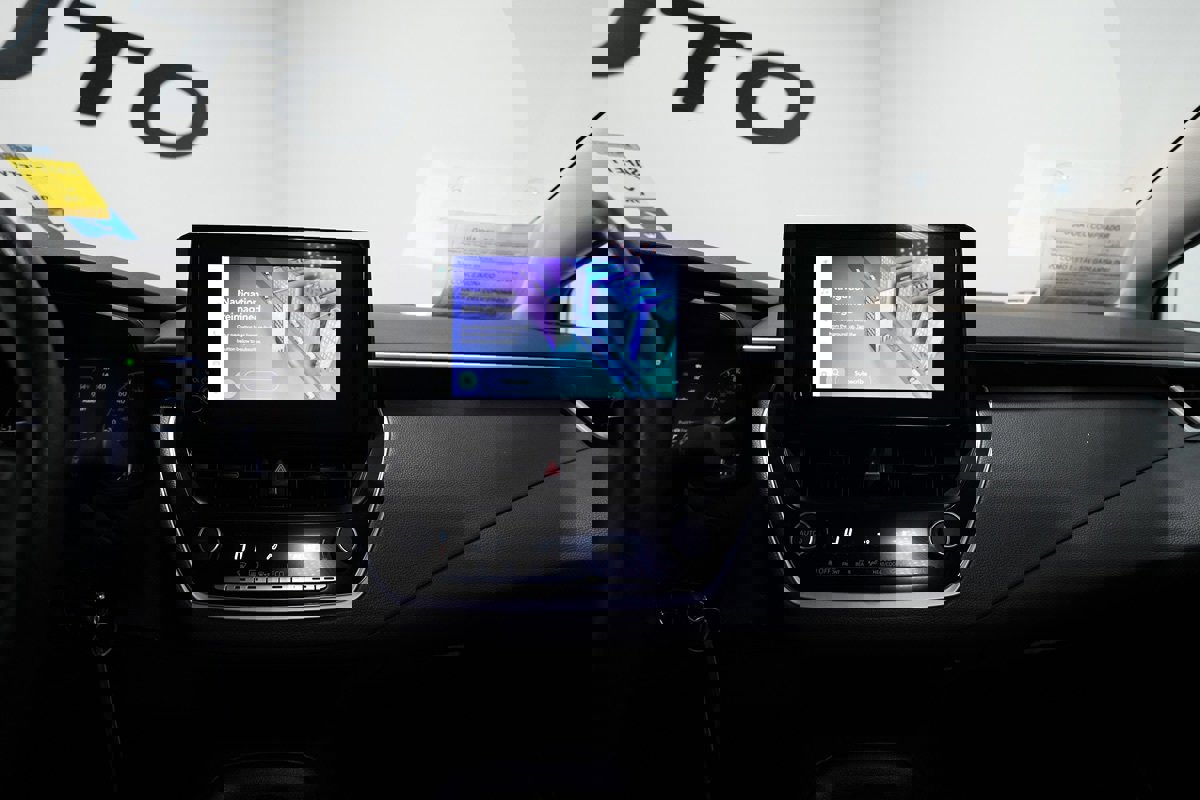 Used 2024 Toyota Corolla LE image 21