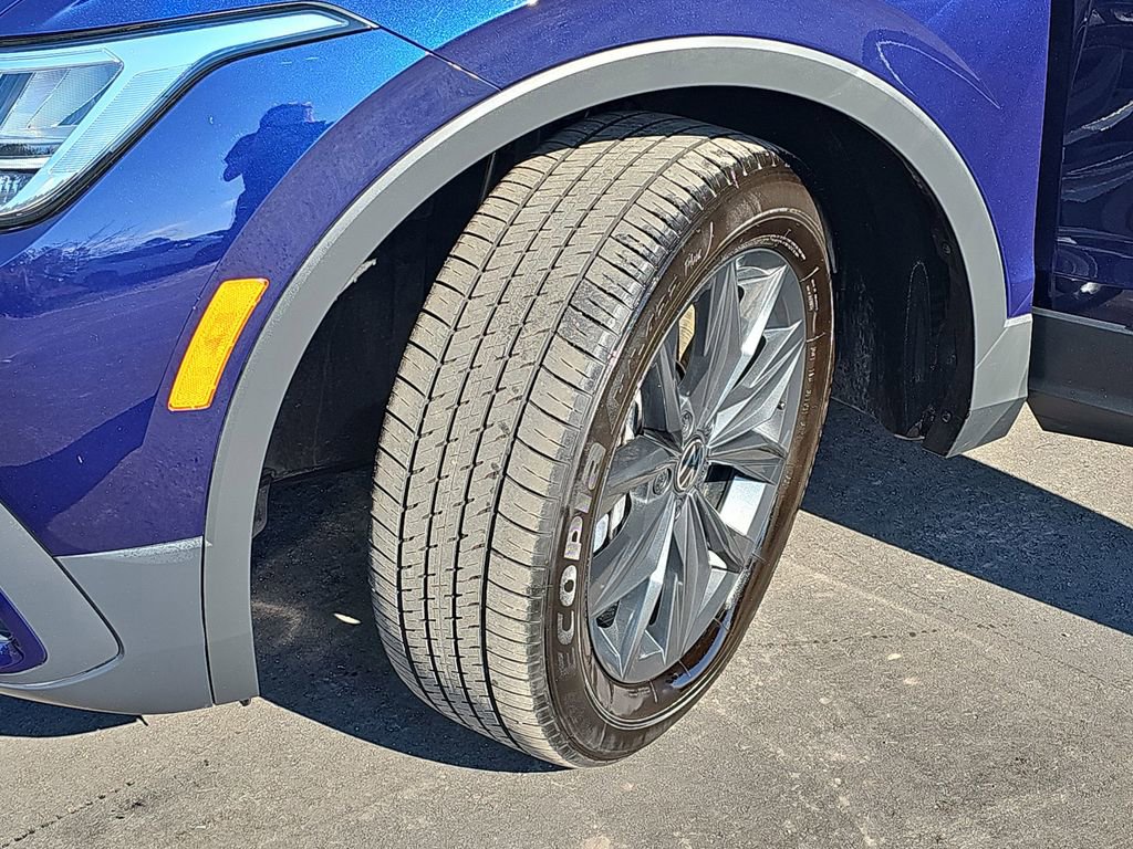 Used 2024 Volkswagen Tiguan SE image 37