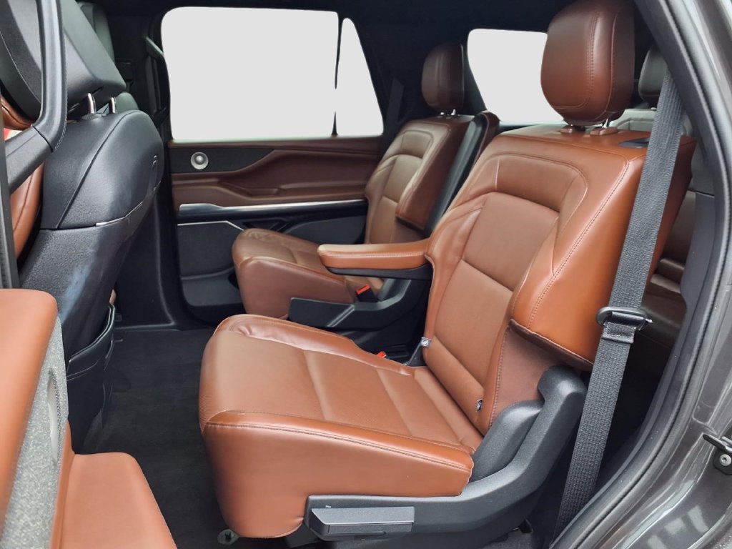 Used 2025 Lincoln Navigator Reserve AWD/4WD image 33