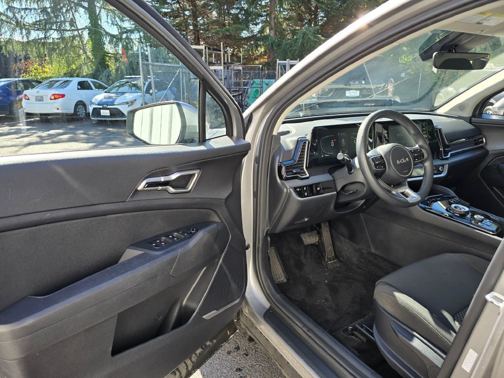 Used 2023 Kia Sportage LX AWD/4WD image 7