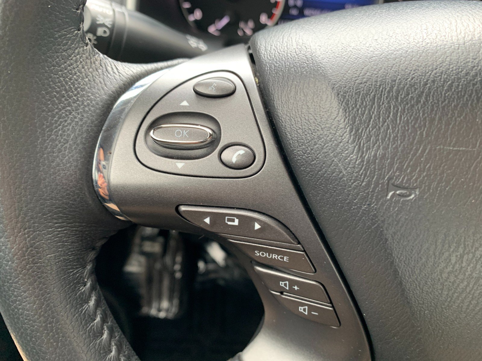 Used 2019 Nissan Murano SV AWD/4WD image 17