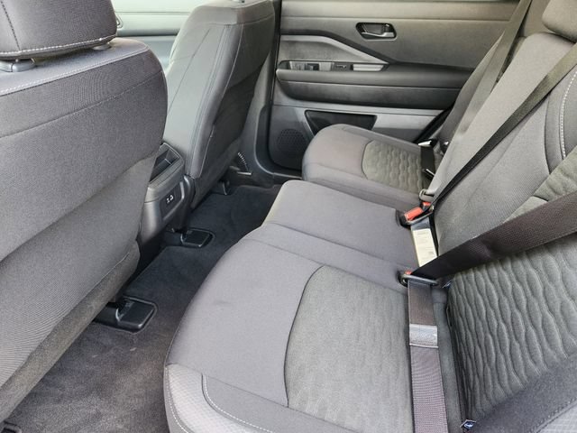 Used 2025 Nissan Pathfinder S FWD image 30