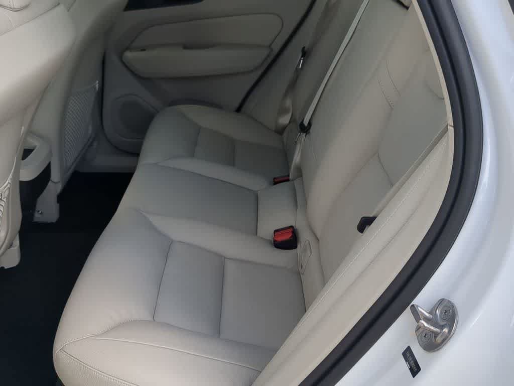 Certified 2024 Volvo XC60 B5 Plus AWD/4WD image 18