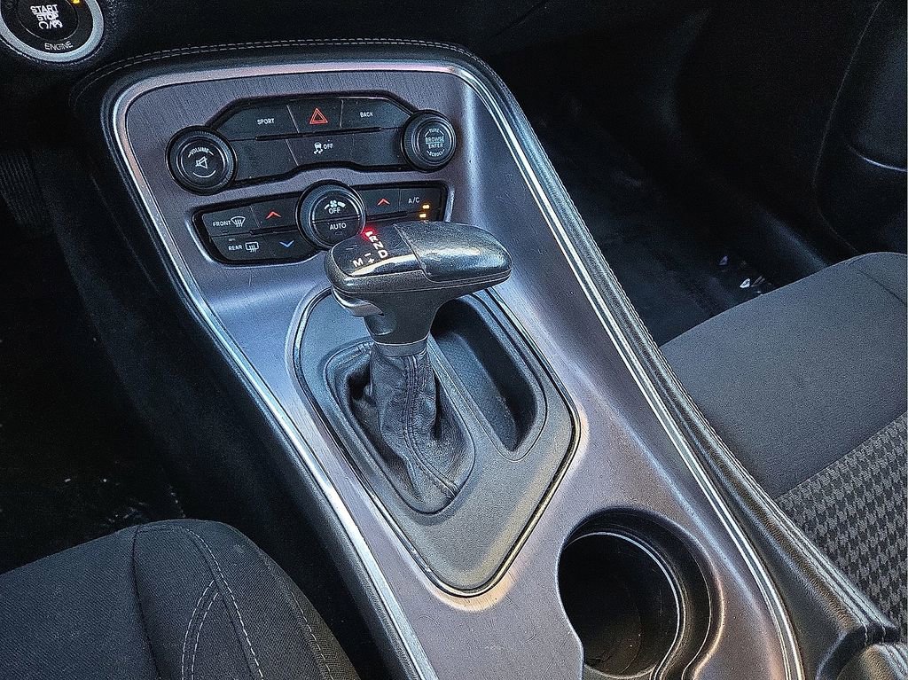 Used 2015 Dodge Challenger SXT image 26