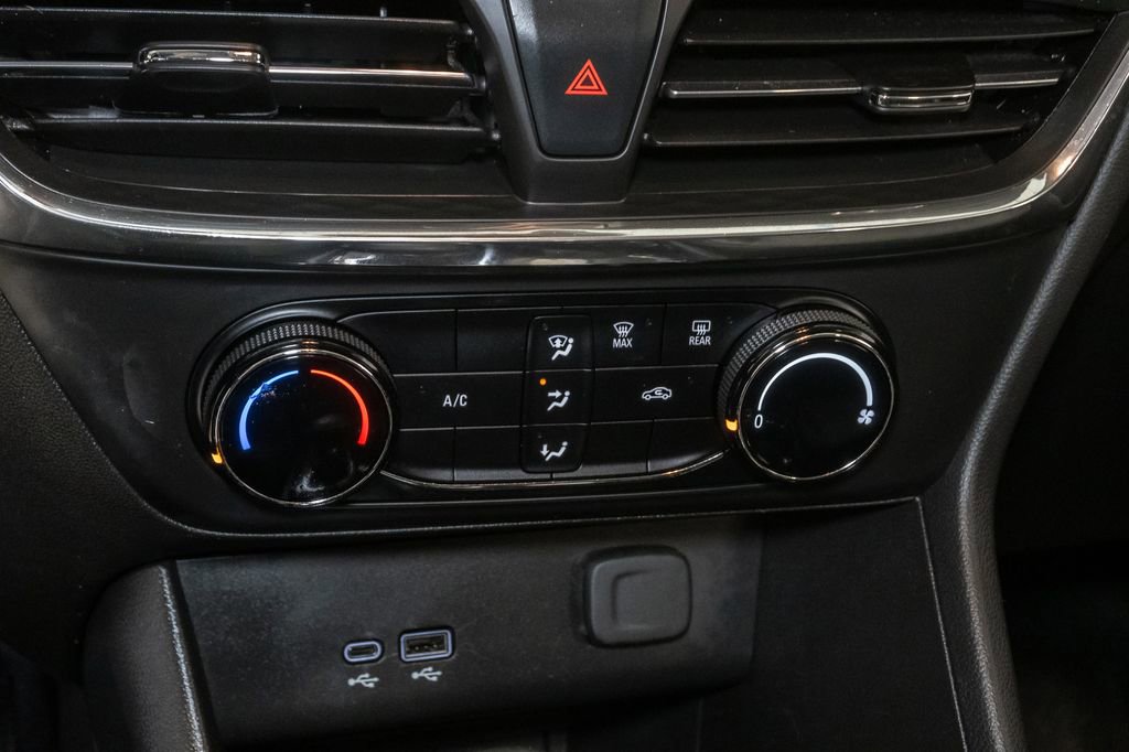 Used 2025 Buick Encore GX Preferred FWD image 17