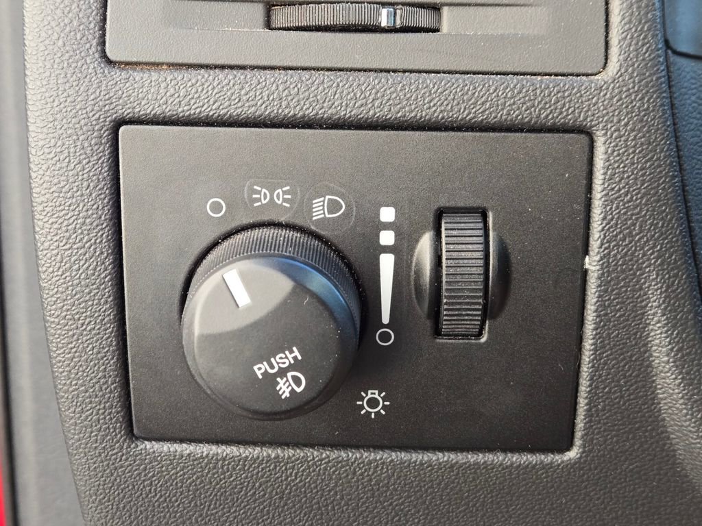 Used 2010 Dodge Challenger SE image 11