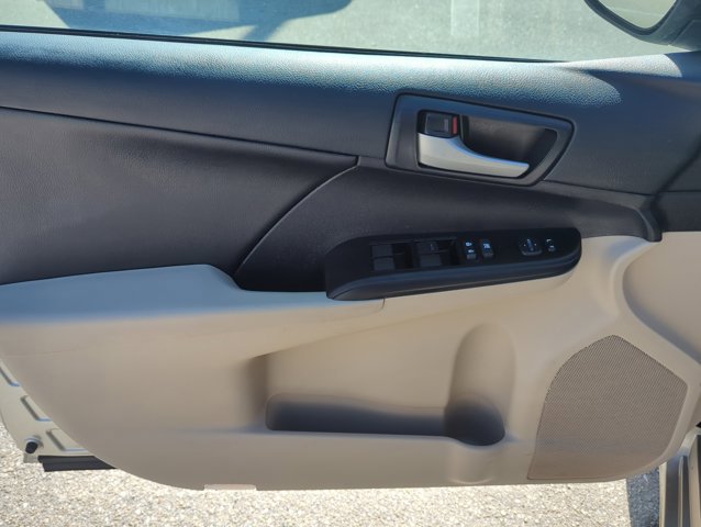 Used 2014 Toyota Camry LE image 10