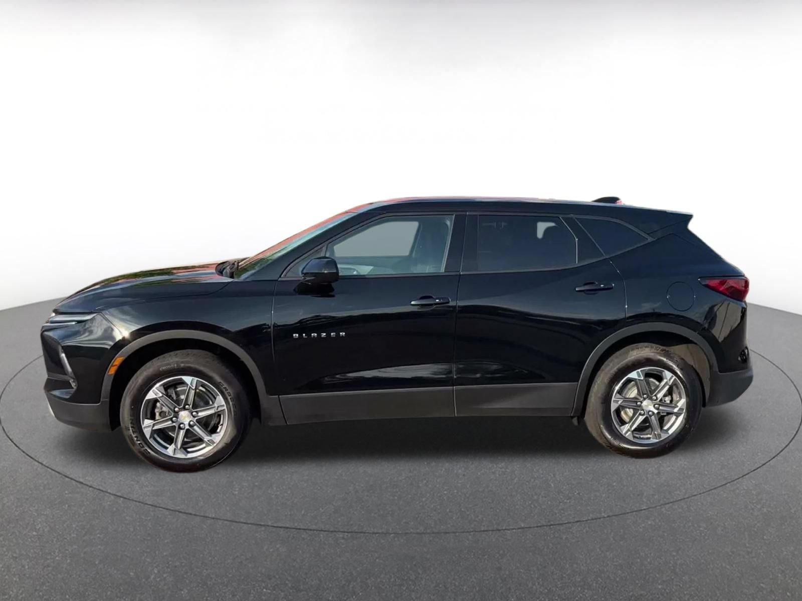 Used 2025 Chevrolet Blazer LT FWD image 8