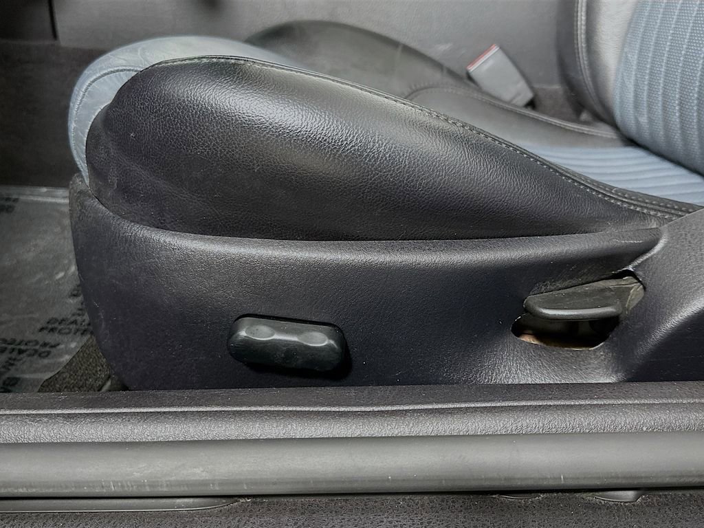 Used 2005 Ford Thunderbird RWD image 20