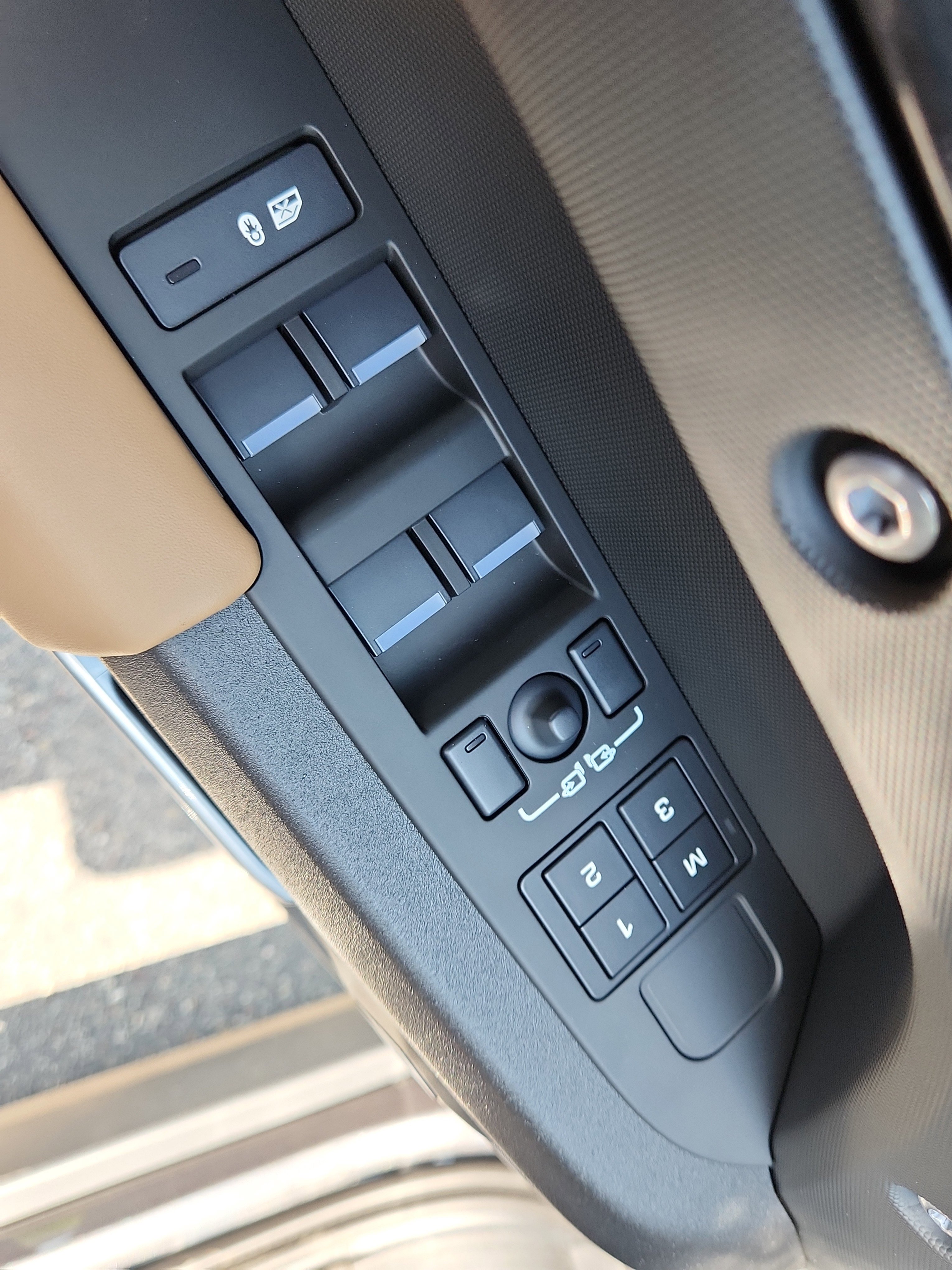 New 2025 Land Rover Defender 110 X image 9