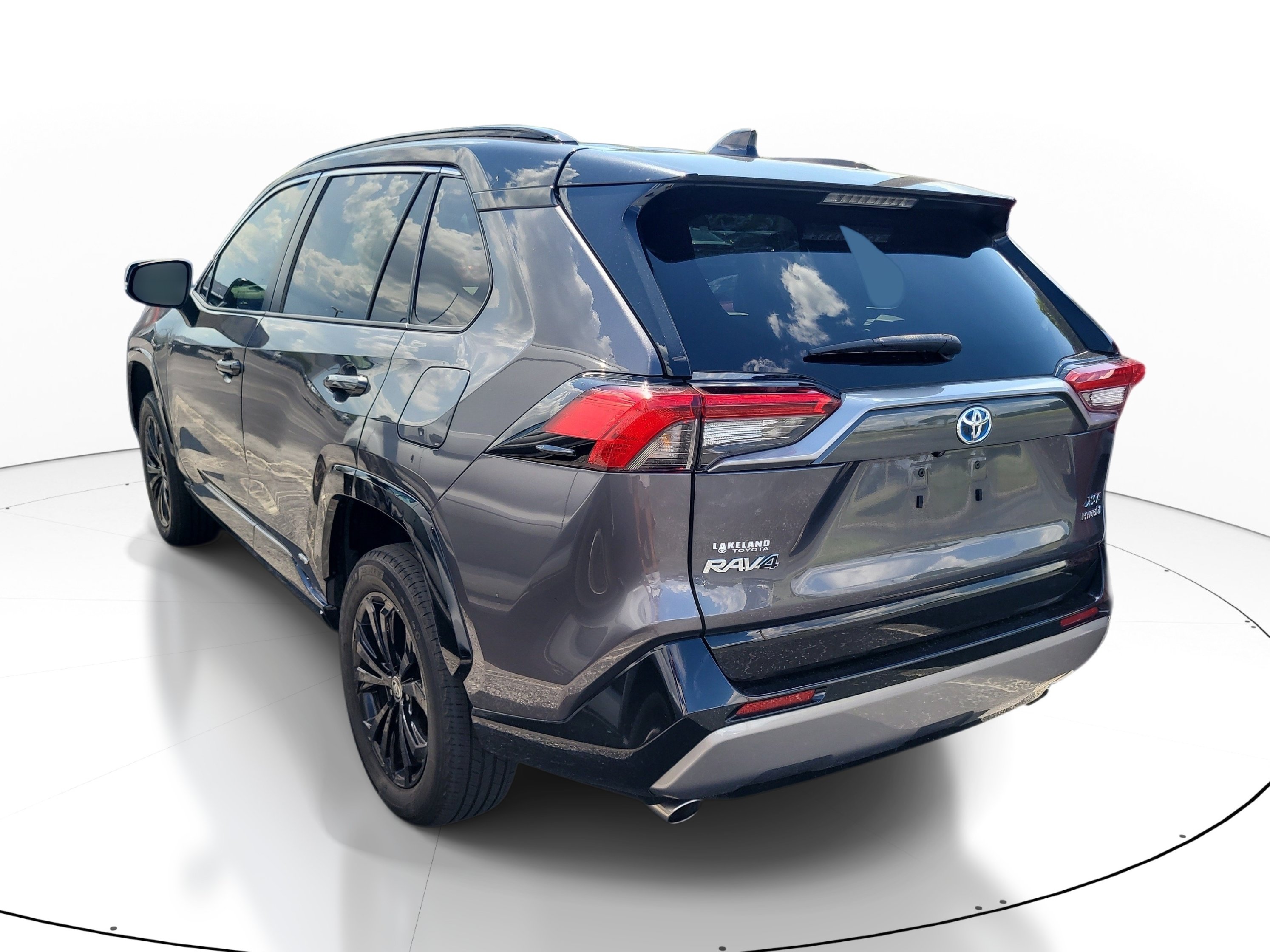Used 2024 Toyota RAV4 XSE AWD/4WD image 5